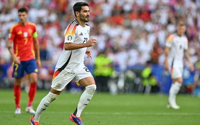 欧宝体育官方 -关于VAR判罚再引争议，莫德里奇对阵申花裁判判点引发巨大争议的信息